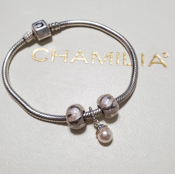 FREE SHIPPING 💕 Chamilia Bracelet with 3 Charms - Picture 2 of 4